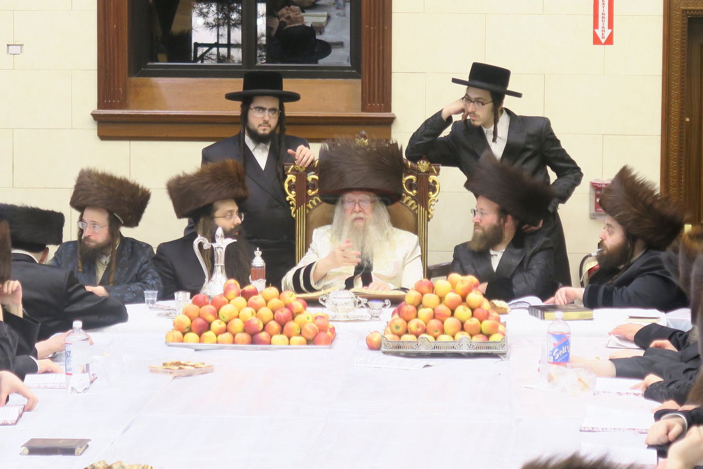 ירח האיתנים בחצה"ק ניקלשבורג