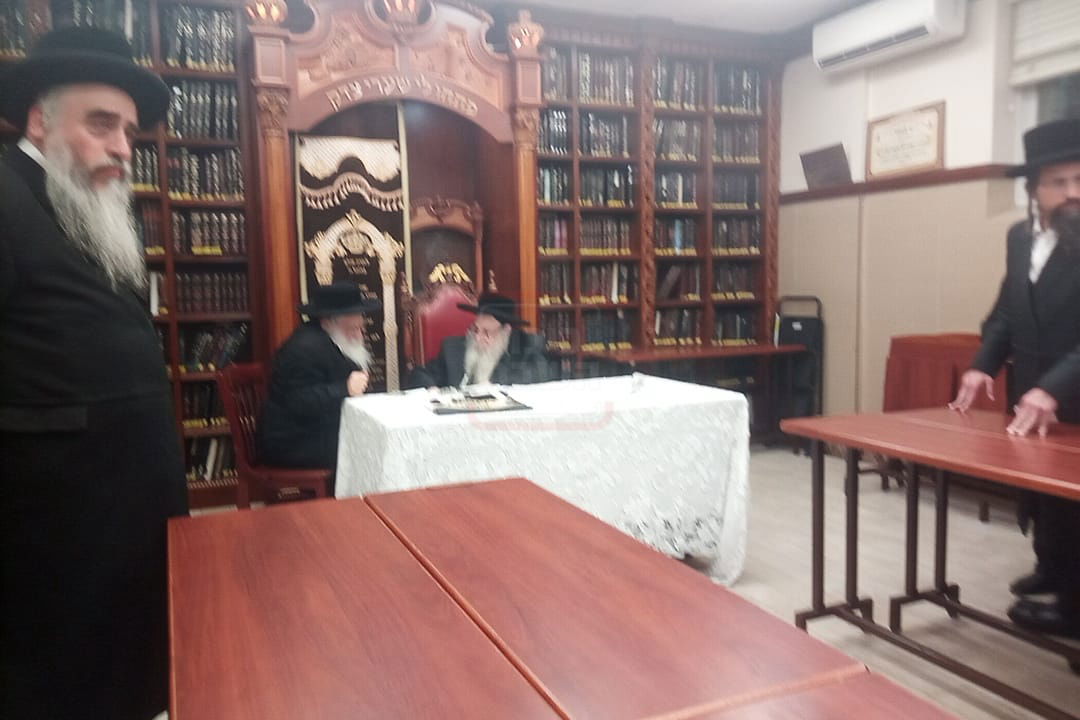 האדמו"ר מצאנז קלויזנבורג בקהלת קהל בווילאמסבורג