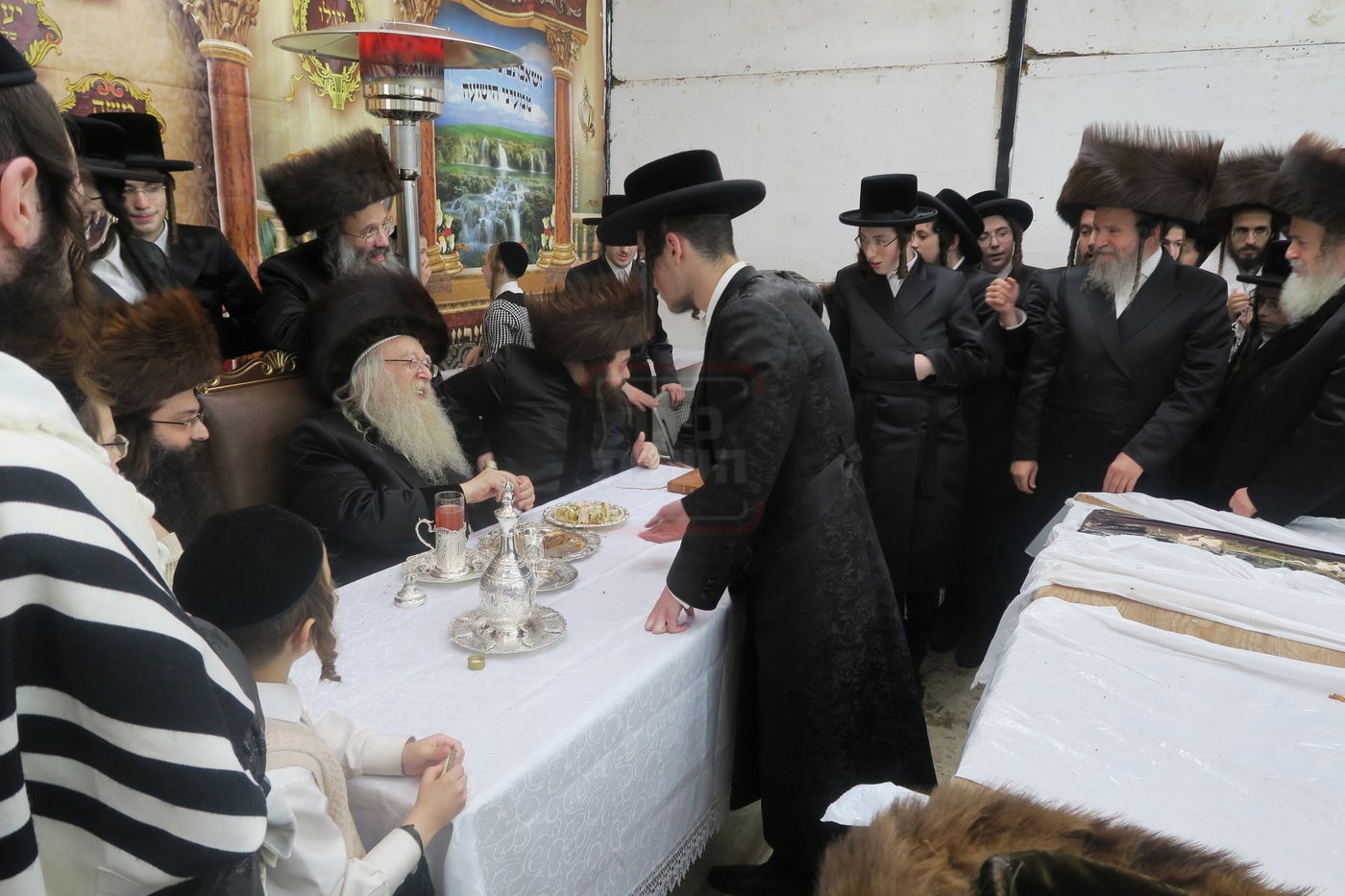 ירח האיתנים בחצה"ק ניקלשבורג