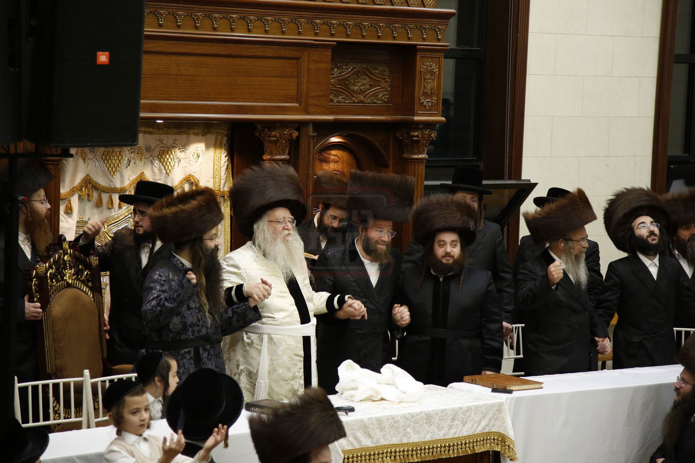 ירח האיתנים בחצה"ק ניקלשבורג