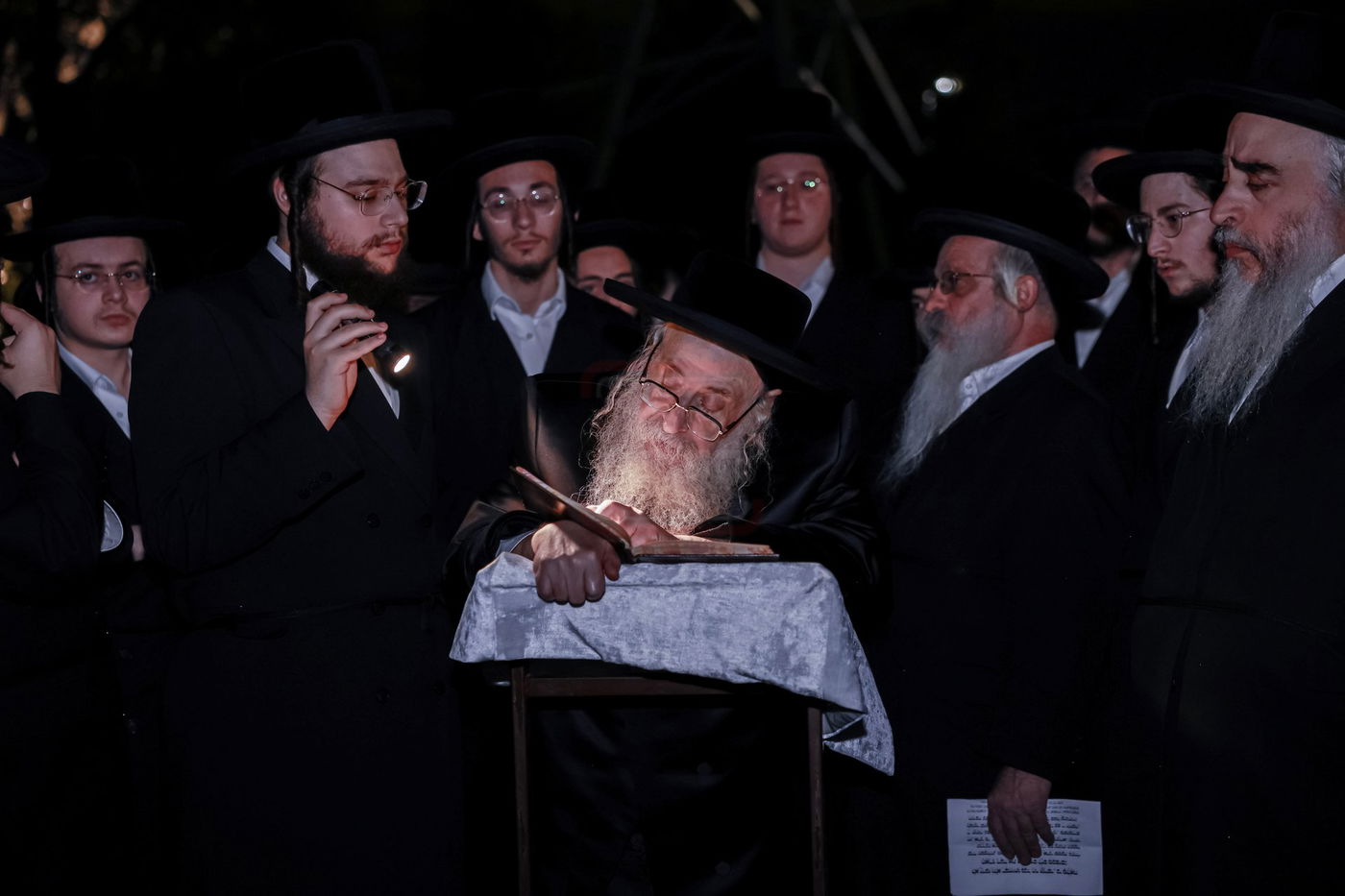 האדמו"ר מצאנז קלויזנבורג בתשליך