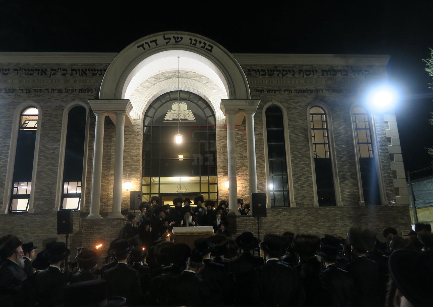 ירח האיתנים בחצה"ק ניקלשבורג