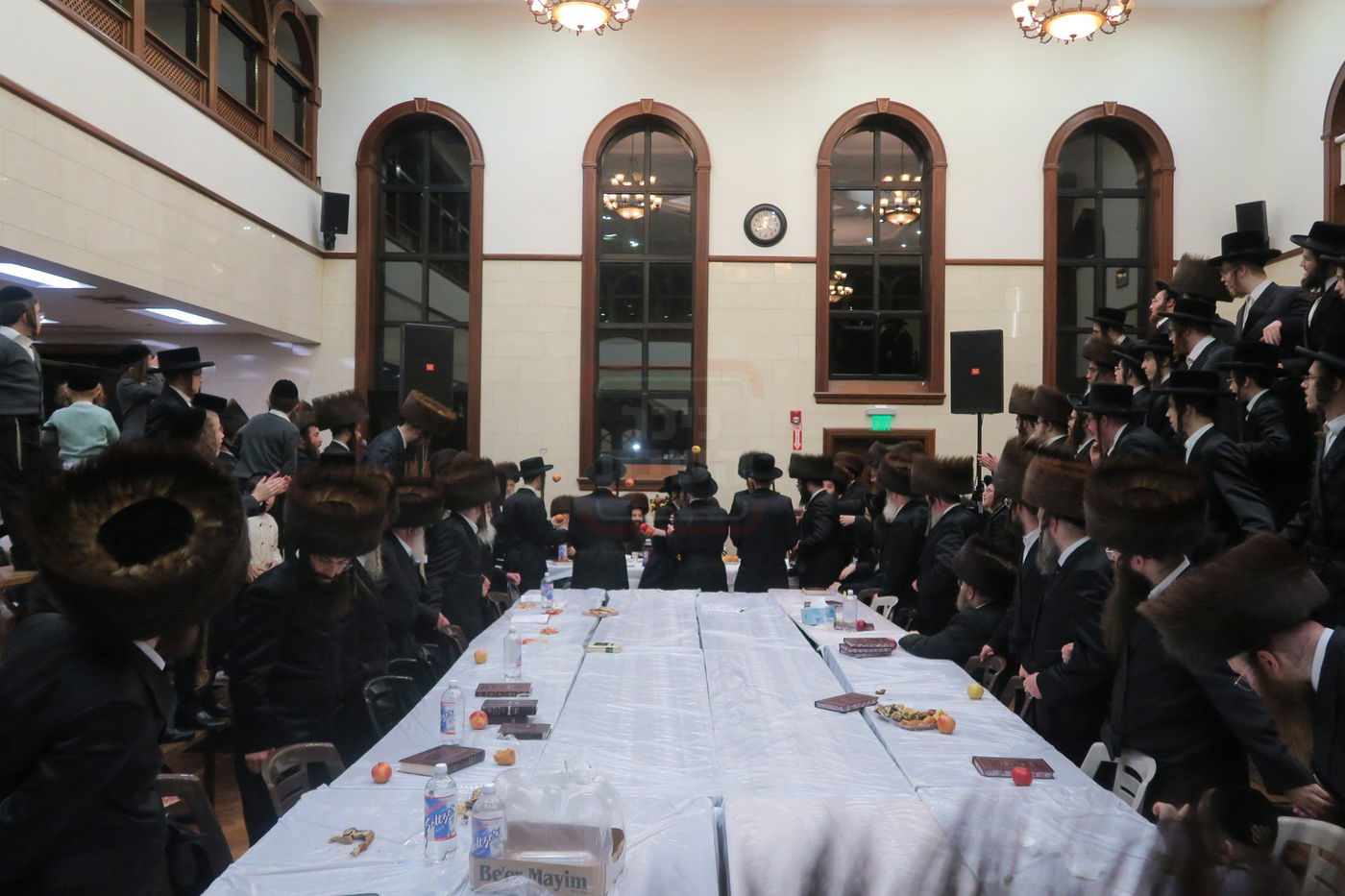 ירח האיתנים בחצה"ק ניקלשבורג