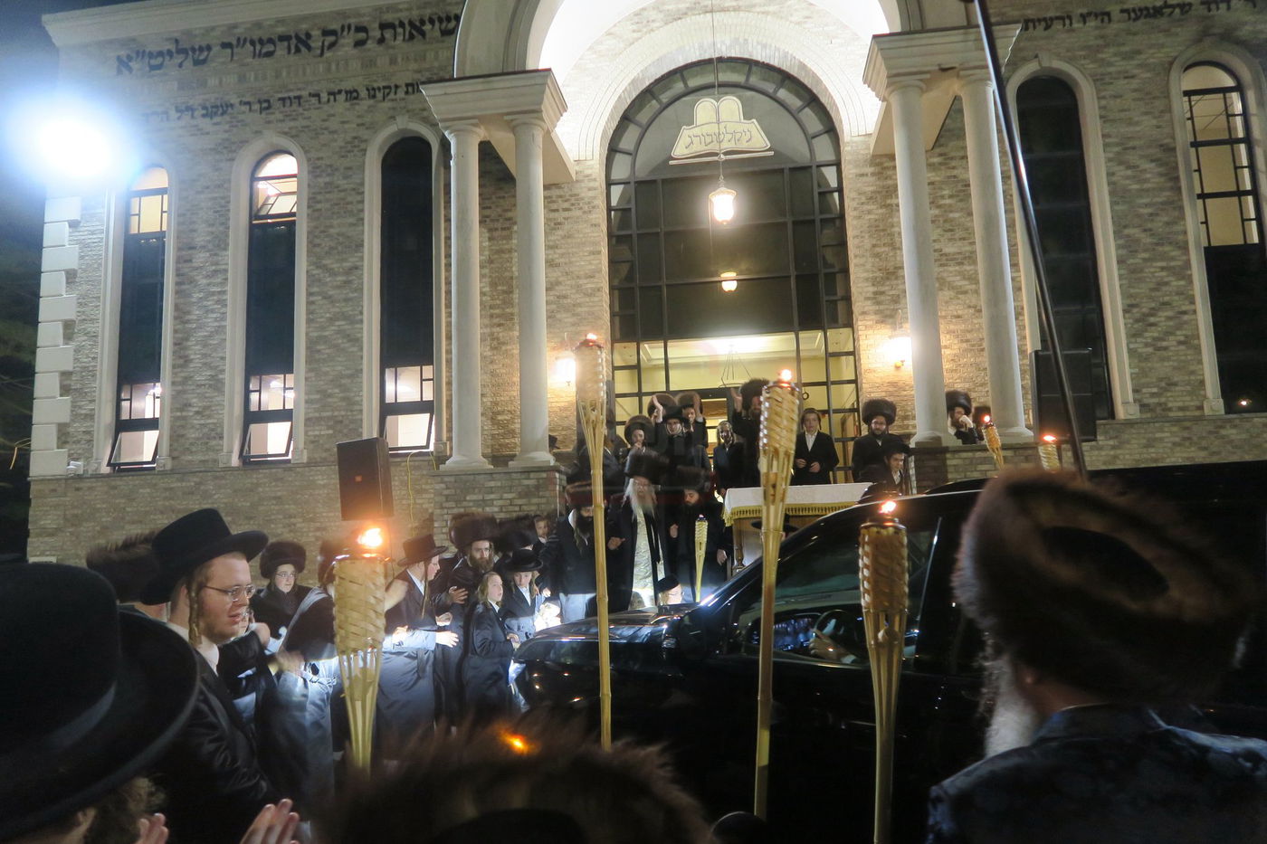 ירח האיתנים בחצה"ק ניקלשבורג