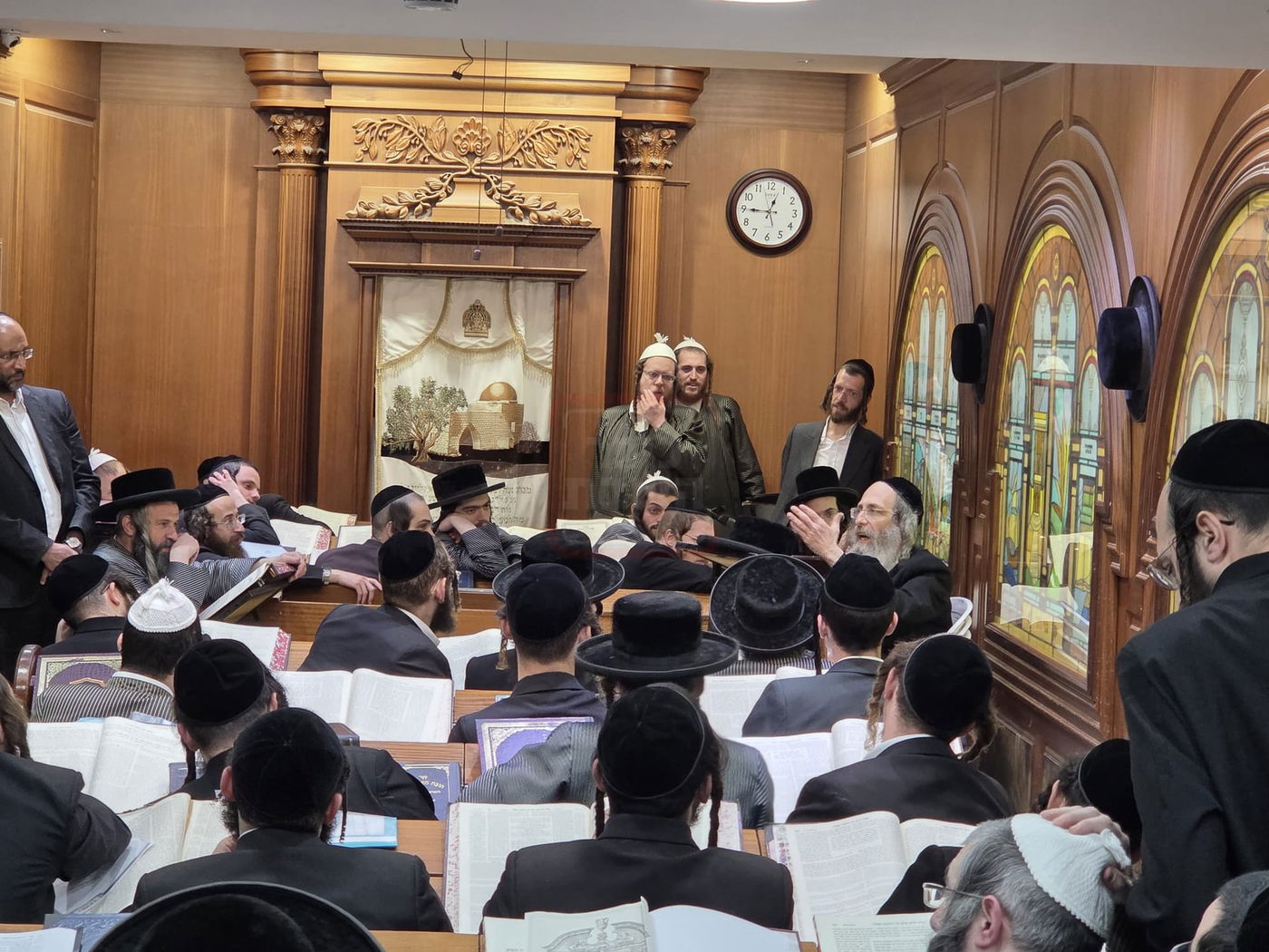 הנגיד שהתפלפל עם ראש הישיבה | 'זופניק בכיכר' עם כל התמונות, הנייעס והחשיפות של השבוע