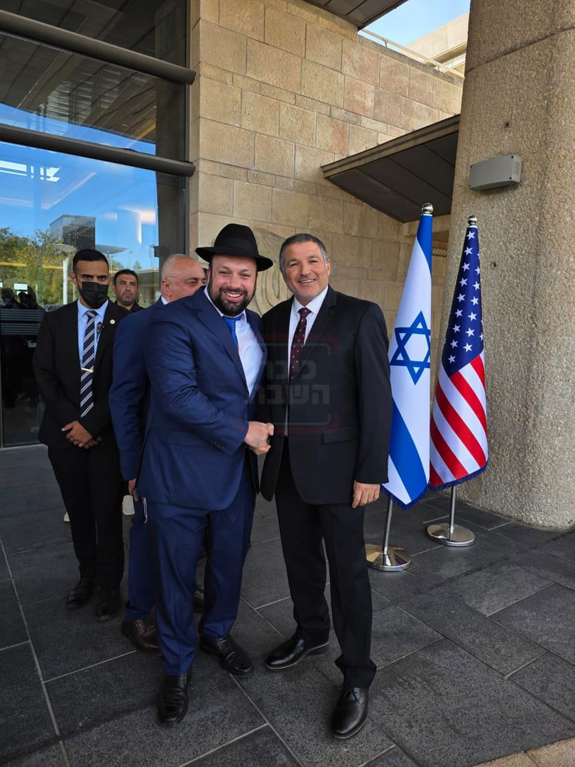 הנגיד שהתפלפל עם ראש הישיבה | 'זופניק בכיכר' עם כל התמונות, הנייעס והחשיפות של השבוע