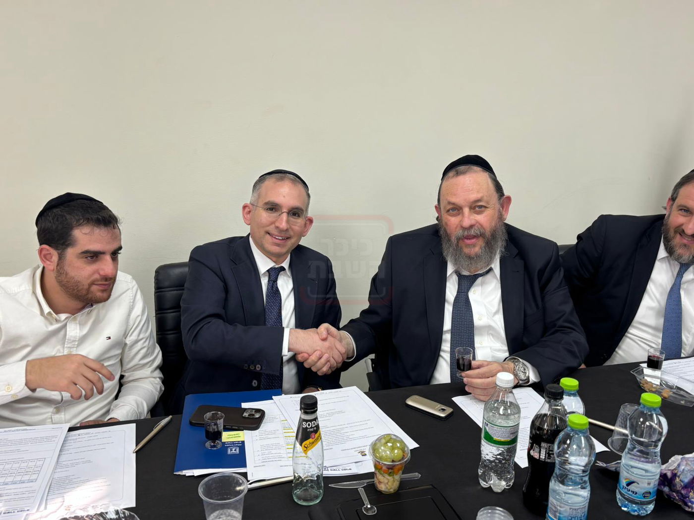 הנגיד שהתפלפל עם ראש הישיבה | 'זופניק בכיכר' עם כל התמונות, הנייעס והחשיפות של השבוע