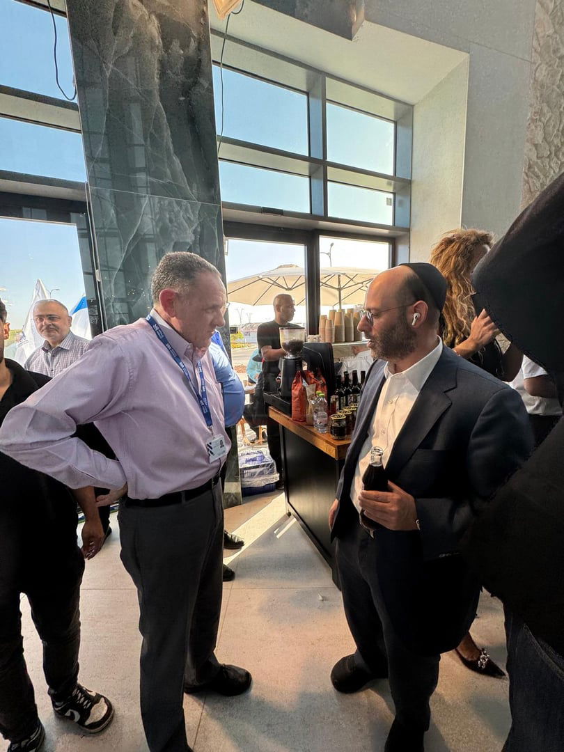 הנגיד שהתפלפל עם ראש הישיבה | 'זופניק בכיכר' עם כל התמונות, הנייעס והחשיפות של השבוע