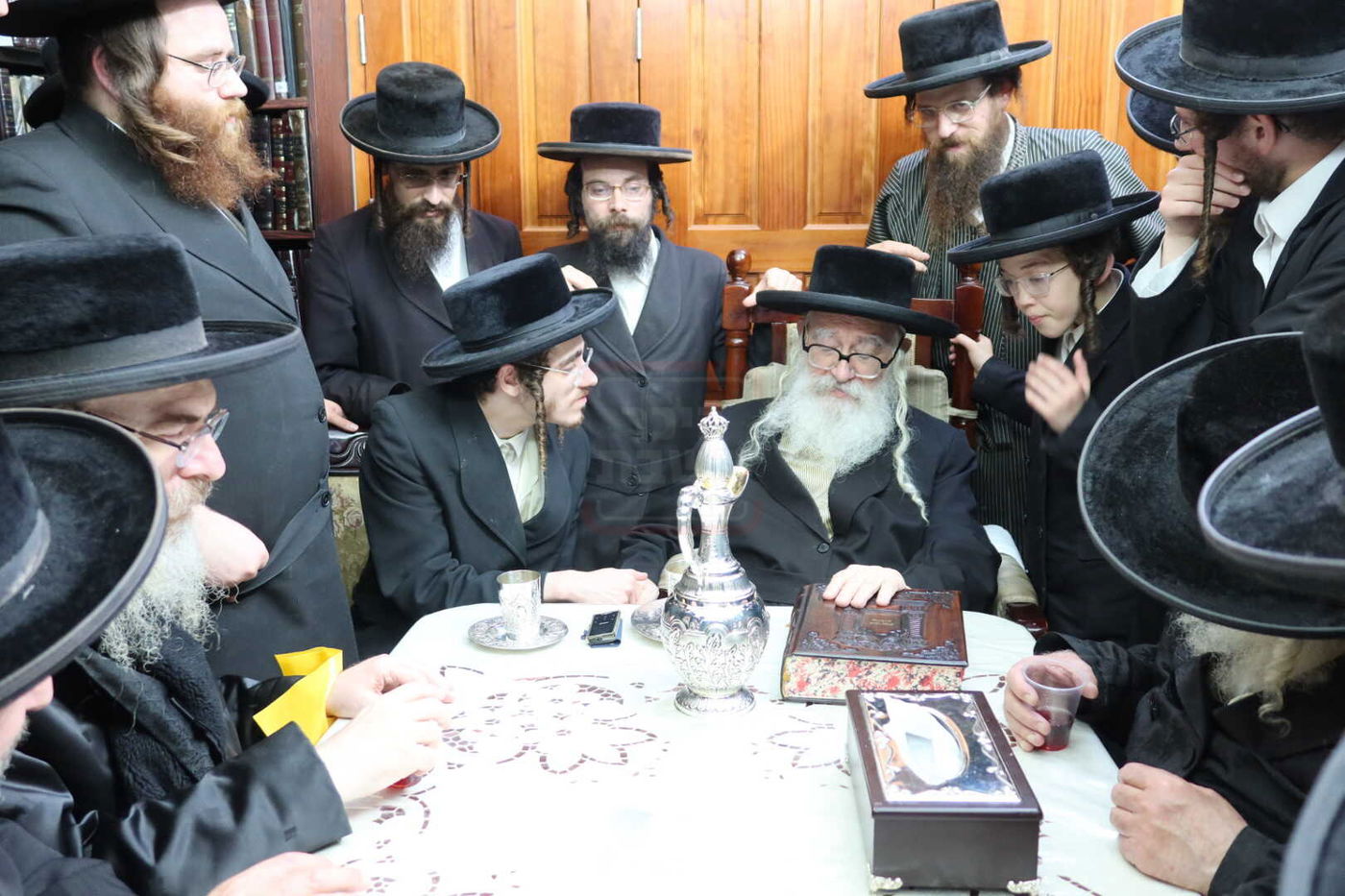 האסיר המשוחרר הרב אריה מרדכי רבינוביץ בבתי גדולי ישראל