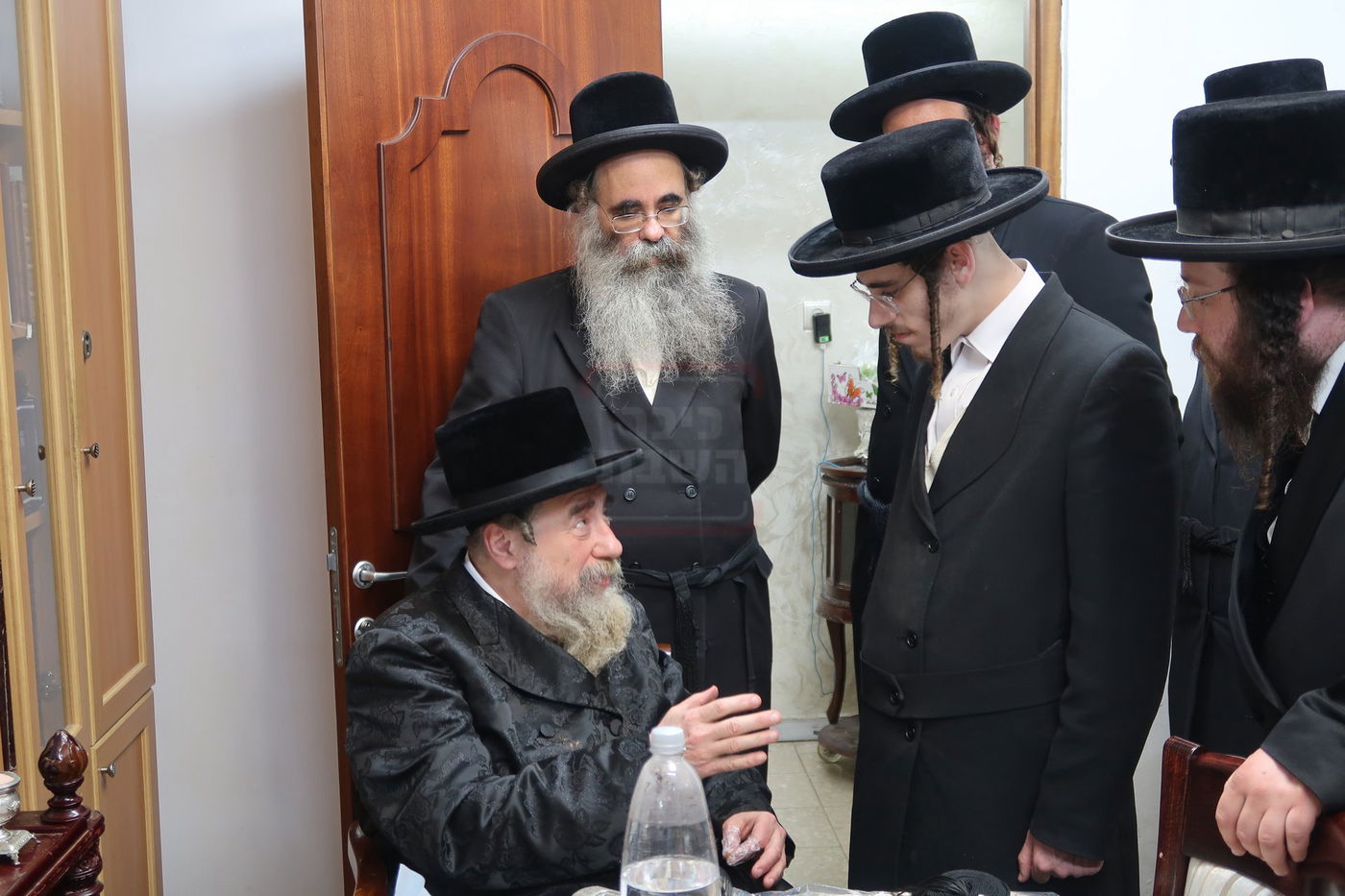 האסיר המשוחרר הרב אריה מרדכי רבינוביץ בבתי גדולי ישראל