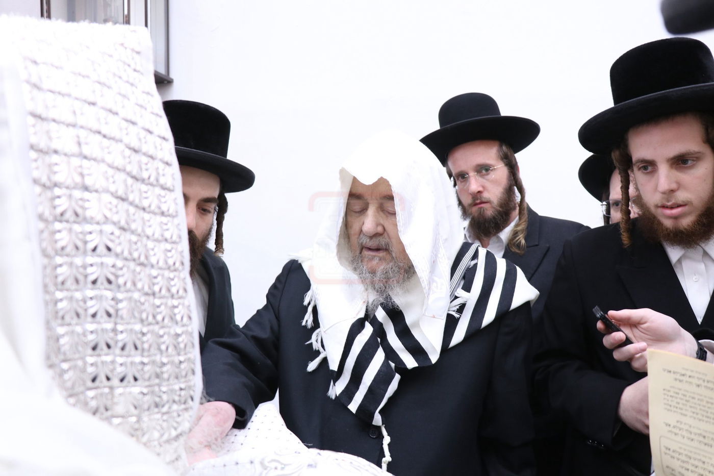 ברית בשמחת הברית בחצרות קוזמיר - ביאלה - קופיטשניץ - לעלוב בית שמש