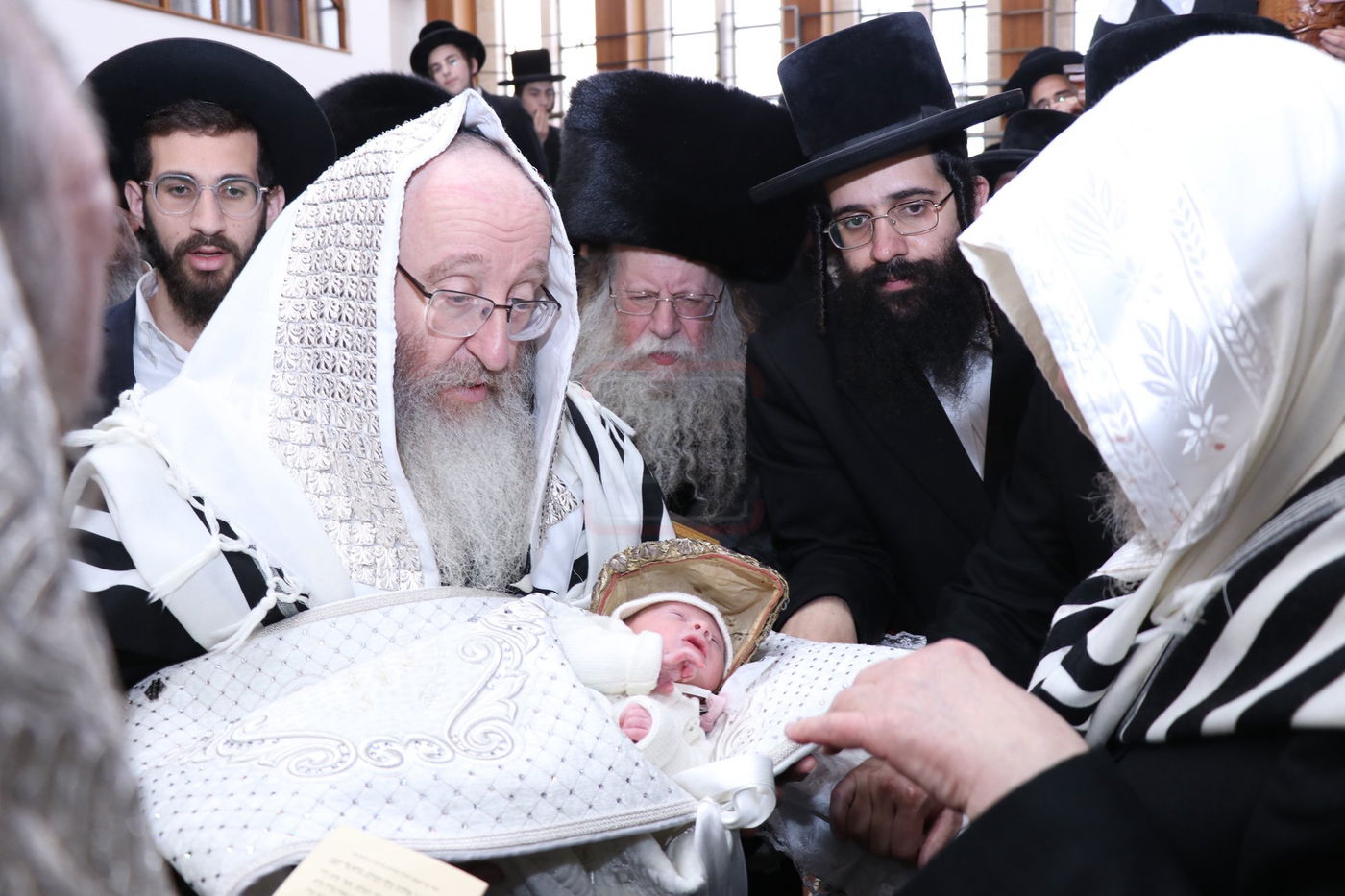 ברית בשמחת הברית בחצרות קוזמיר - ביאלה - קופיטשניץ - לעלוב בית שמש