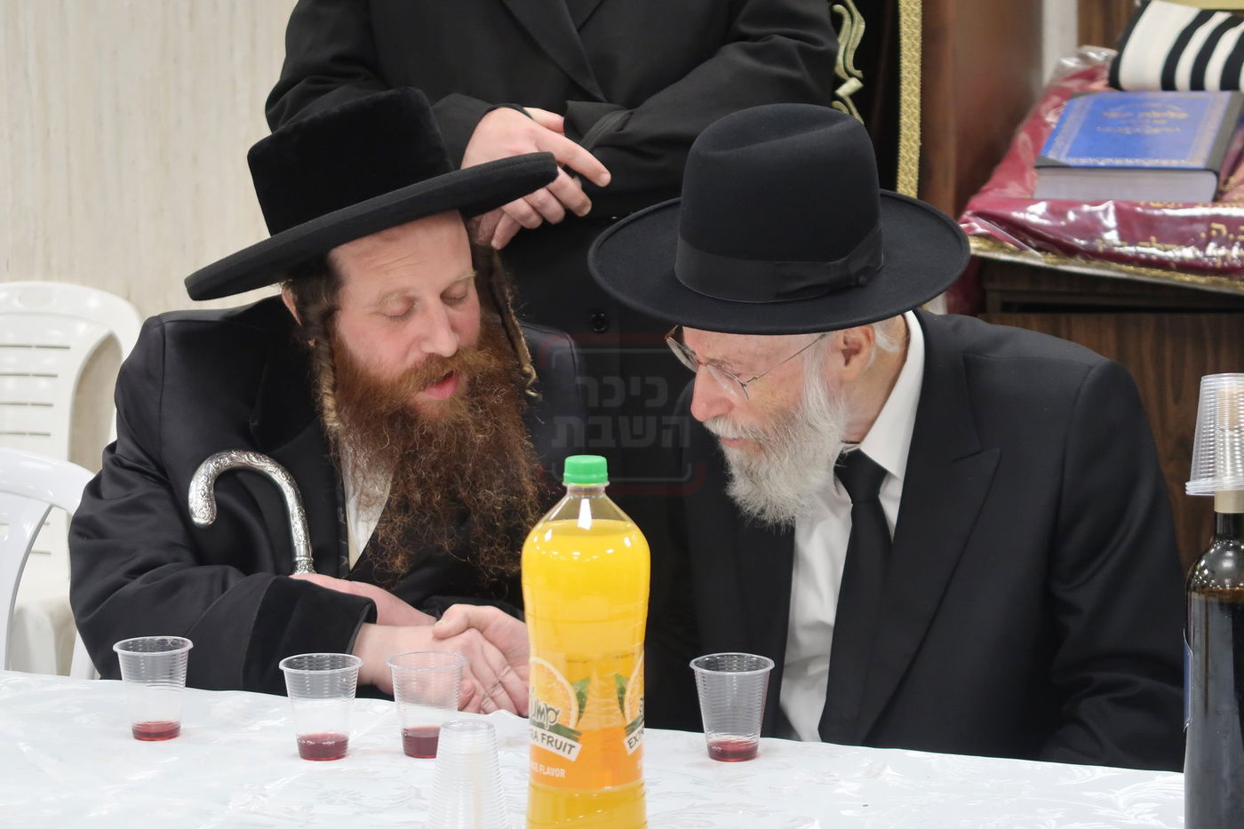 קביעת מזוזות לביהכ"נ 'איילת השחר' בשכונת 'מתחם הסופרים'