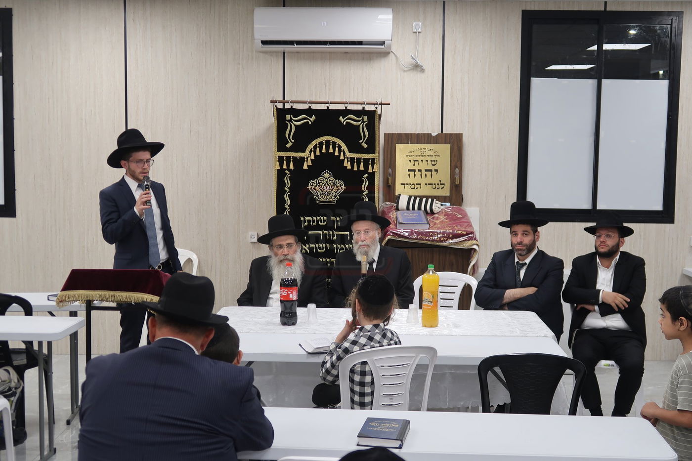 קביעת מזוזות לביהכ"נ 'איילת השחר' בשכונת 'מתחם הסופרים'