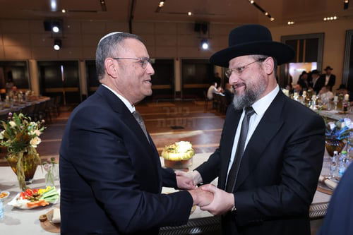 הח"כ שברח מריאיון | 'זופניק בכיכר' עם כל התמונות, הנייעס והחשיפות של השבוע