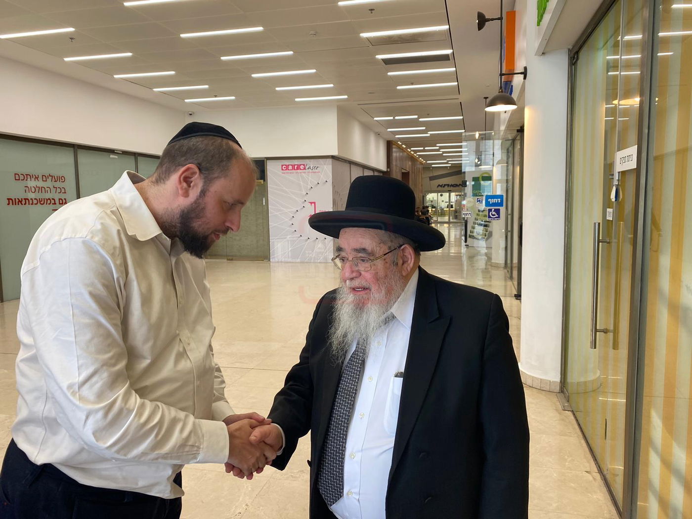 הח"כ שברח מריאיון | 'זופניק בכיכר' עם כל התמונות, הנייעס והחשיפות של השבוע