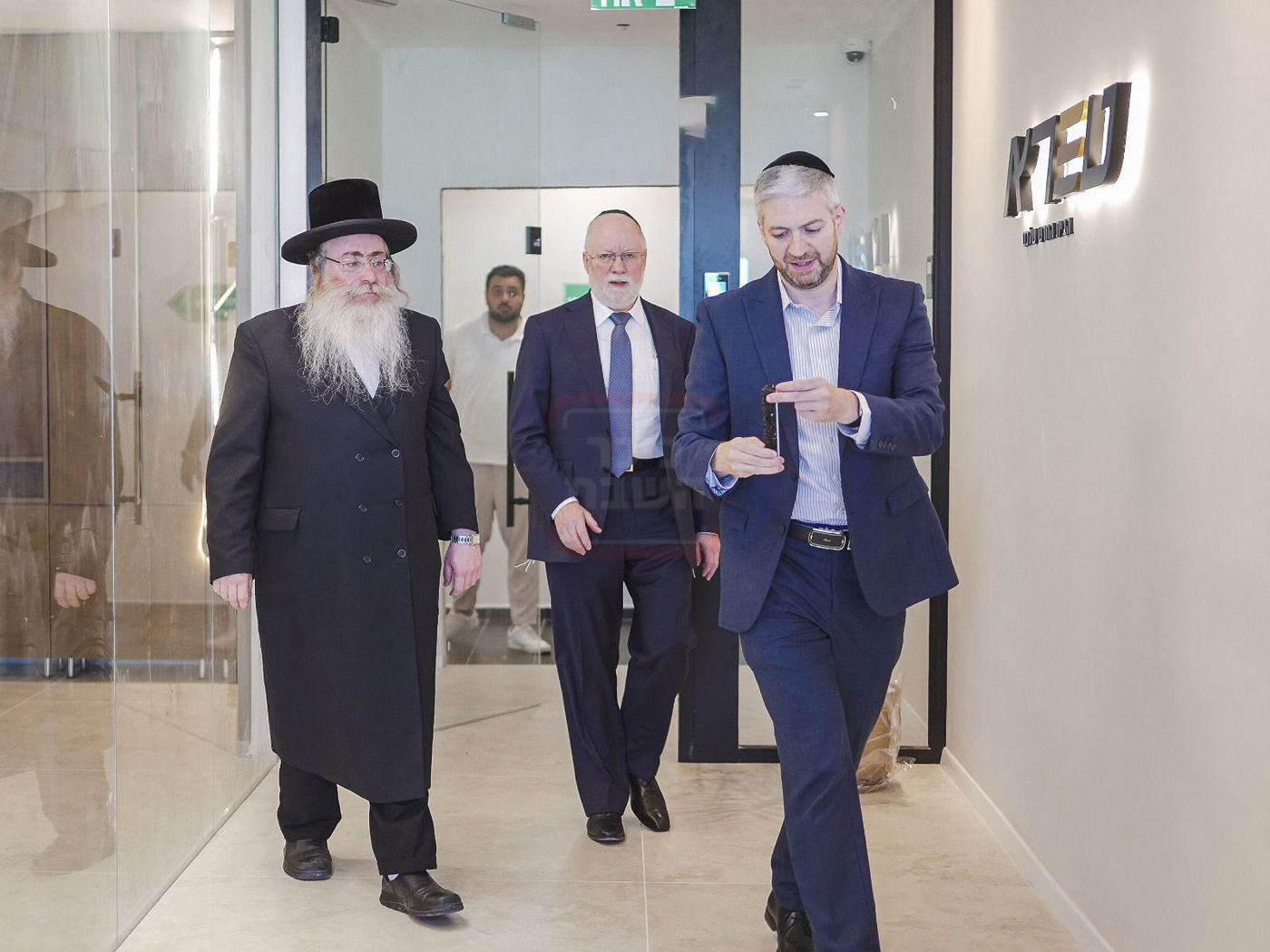 הח"כ שברח מריאיון | 'זופניק בכיכר' עם כל התמונות, הנייעס והחשיפות של השבוע