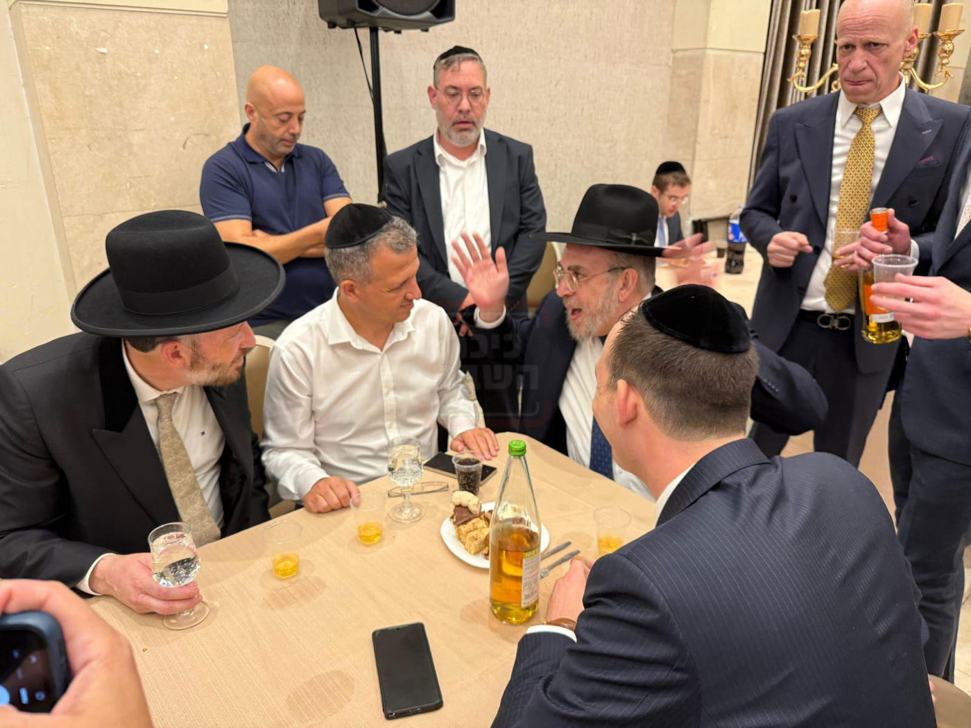 הח"כ שברח מריאיון | 'זופניק בכיכר' עם כל התמונות, הנייעס והחשיפות של השבוע