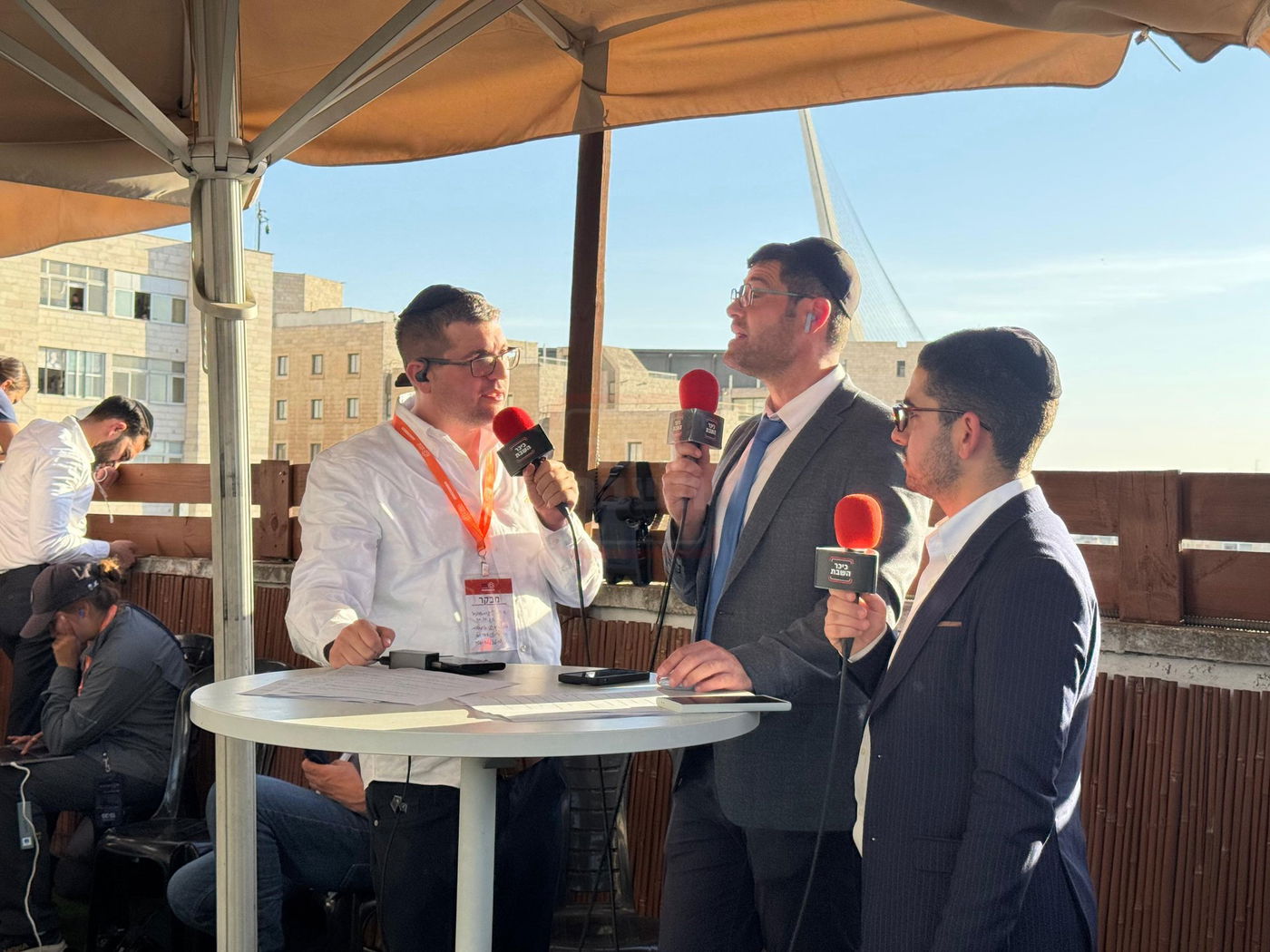 הח"כ שברח מריאיון | 'זופניק בכיכר' עם כל התמונות, הנייעס והחשיפות של השבוע