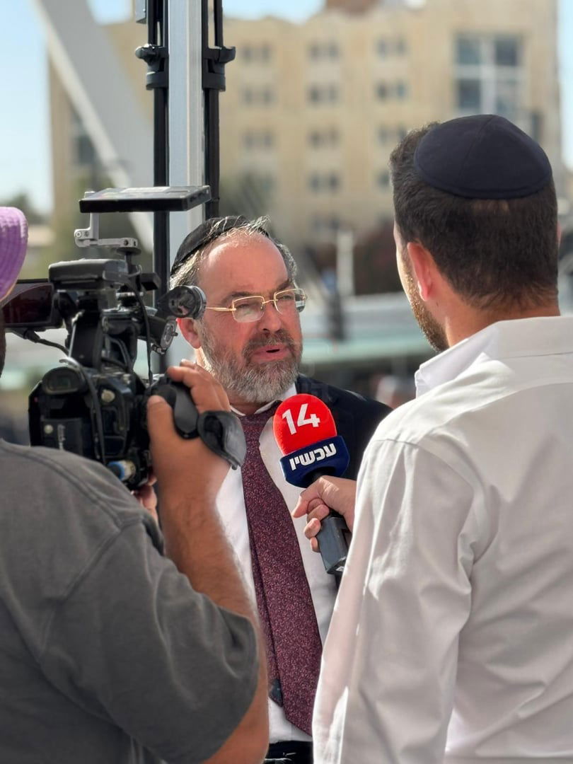 הח"כ שברח מריאיון | 'זופניק בכיכר' עם כל התמונות, הנייעס והחשיפות של השבוע