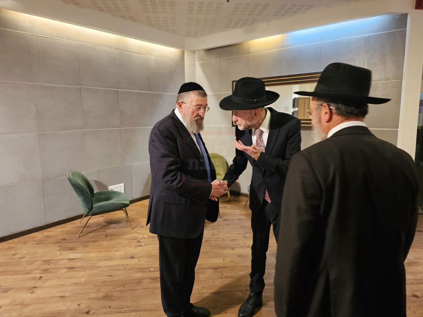 הח"כ שברח מריאיון | 'זופניק בכיכר' עם כל התמונות, הנייעס והחשיפות של השבוע