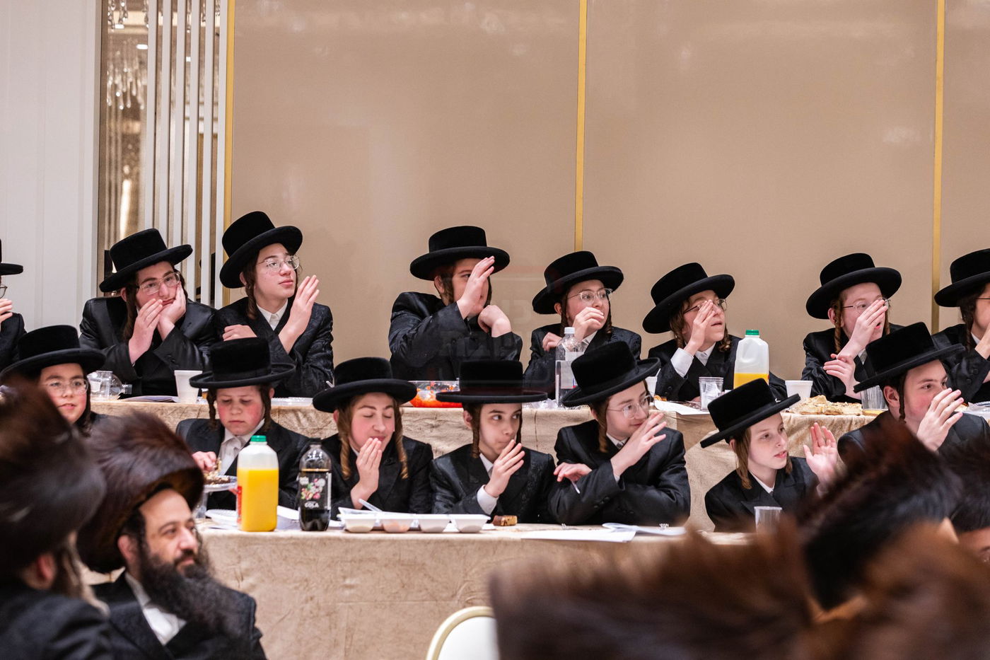 סיום מס' קידושין ע"י ילדי סאטמאר בוויליאמסבורג