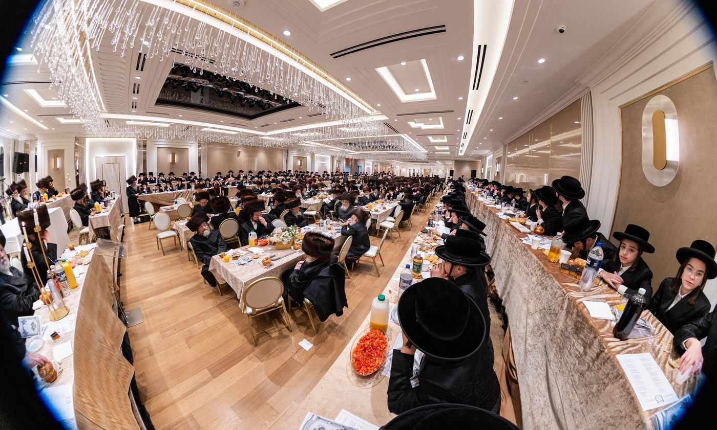 סיום מס' קידושין ע"י ילדי סאטמאר בוויליאמסבורג