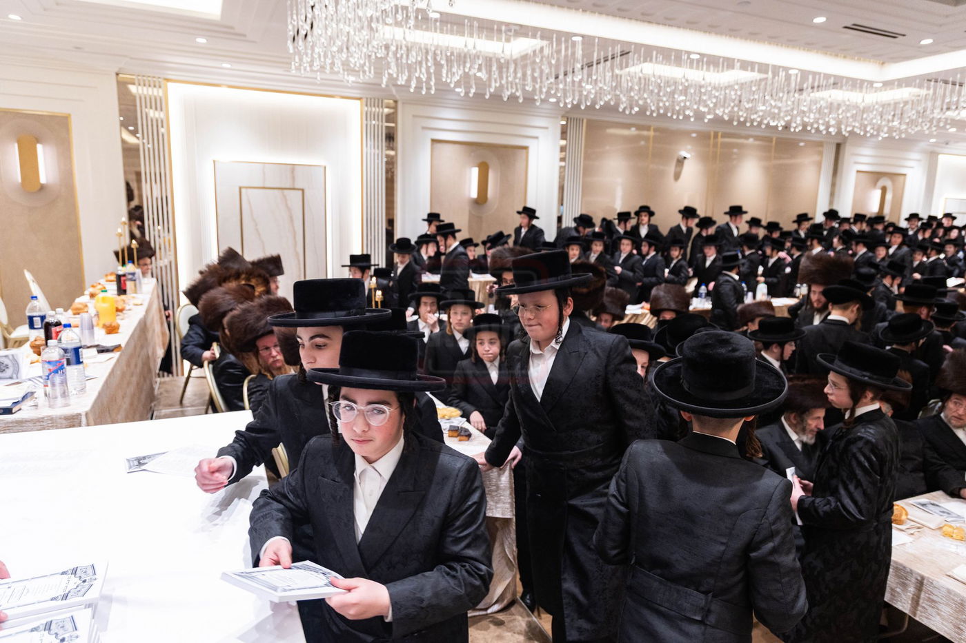 סיום מס' קידושין ע"י ילדי סאטמאר בוויליאמסבורג