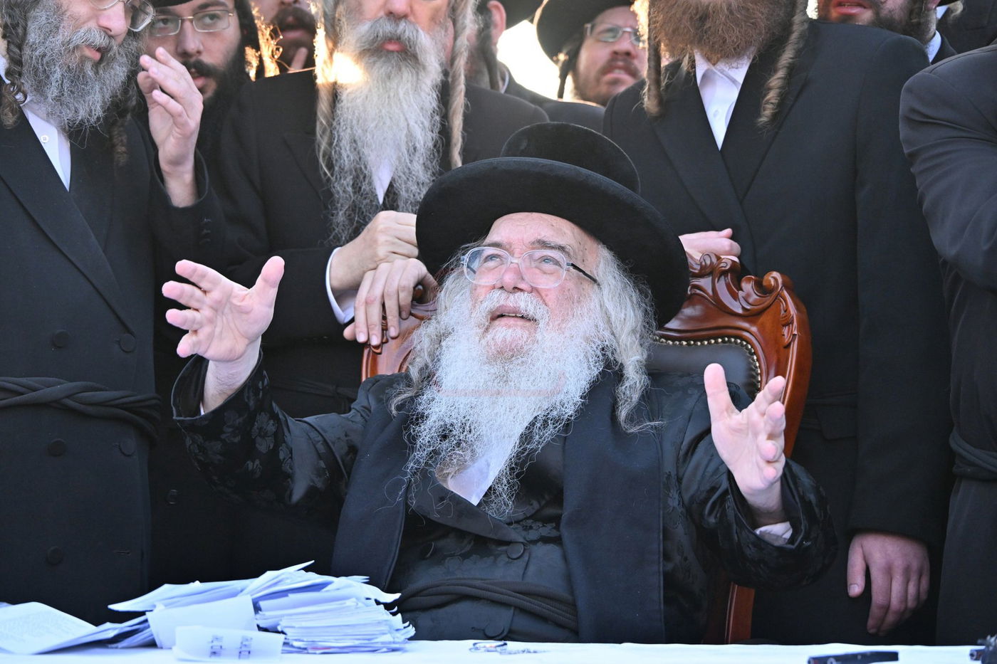 האדמו"ר מדארג בתפילה בציון הק' בדארג