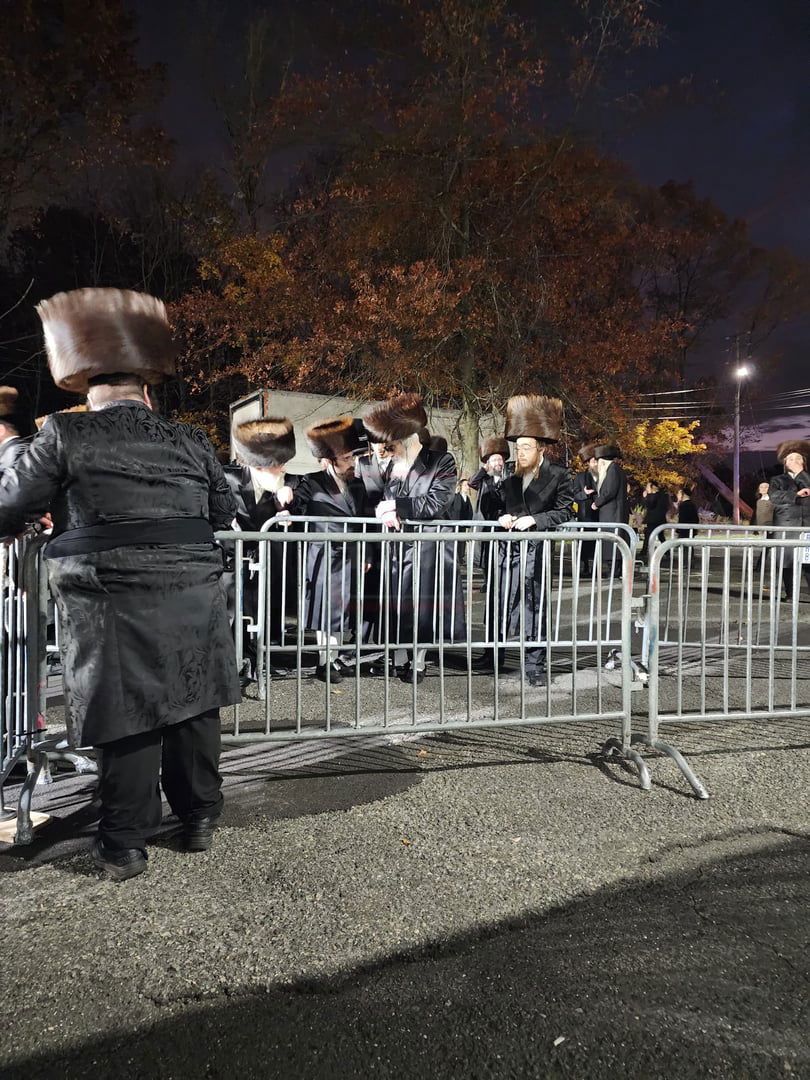 האדמו"ר מויז'ניץ קיימישע בדרכו לשמחה