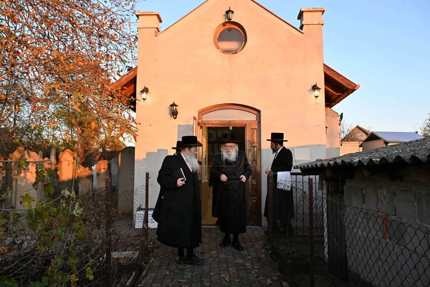 האדמו"ר מדארג בתפילה בציון הק' בדארג