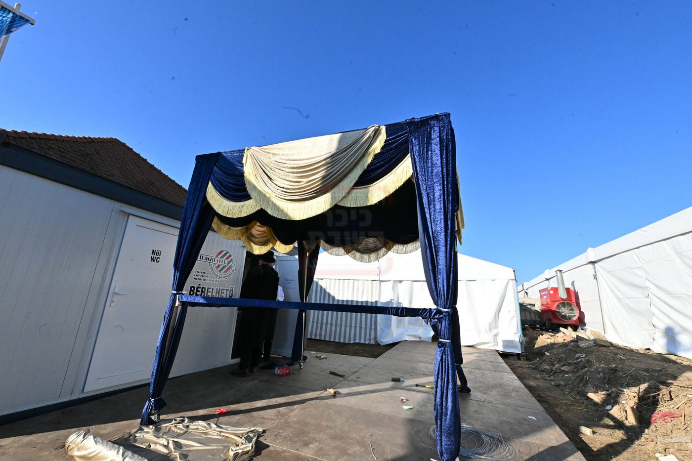 מעמד הכנסת ספר תורה בעיירת דארג