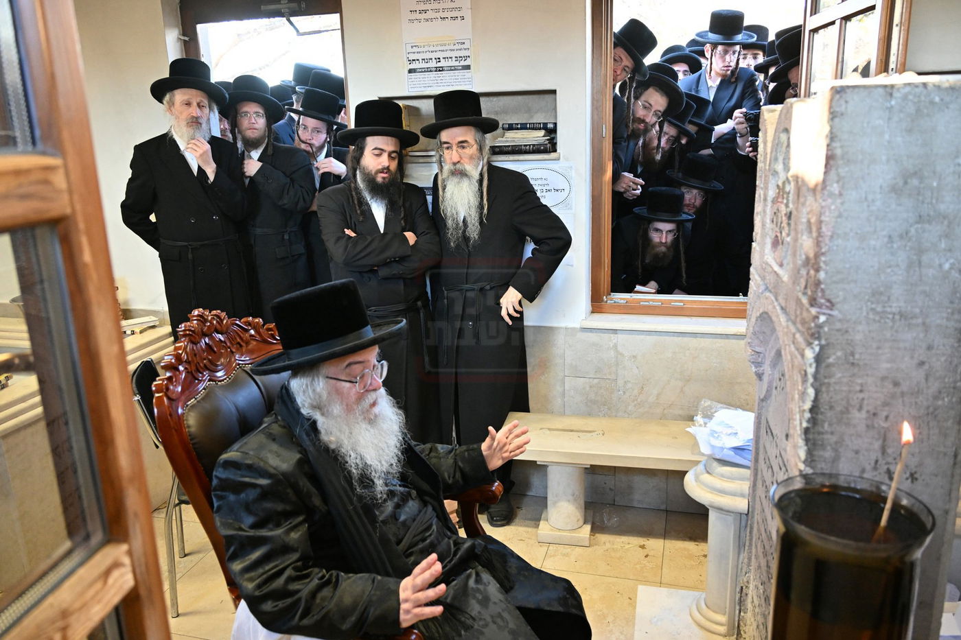 האדמו"ר מדארג בתפילה בציון הק' בדארג