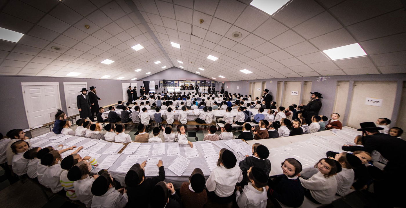 האדמו"ר מבאבוב 45 בביקור בת"ת בעיר יוניאן