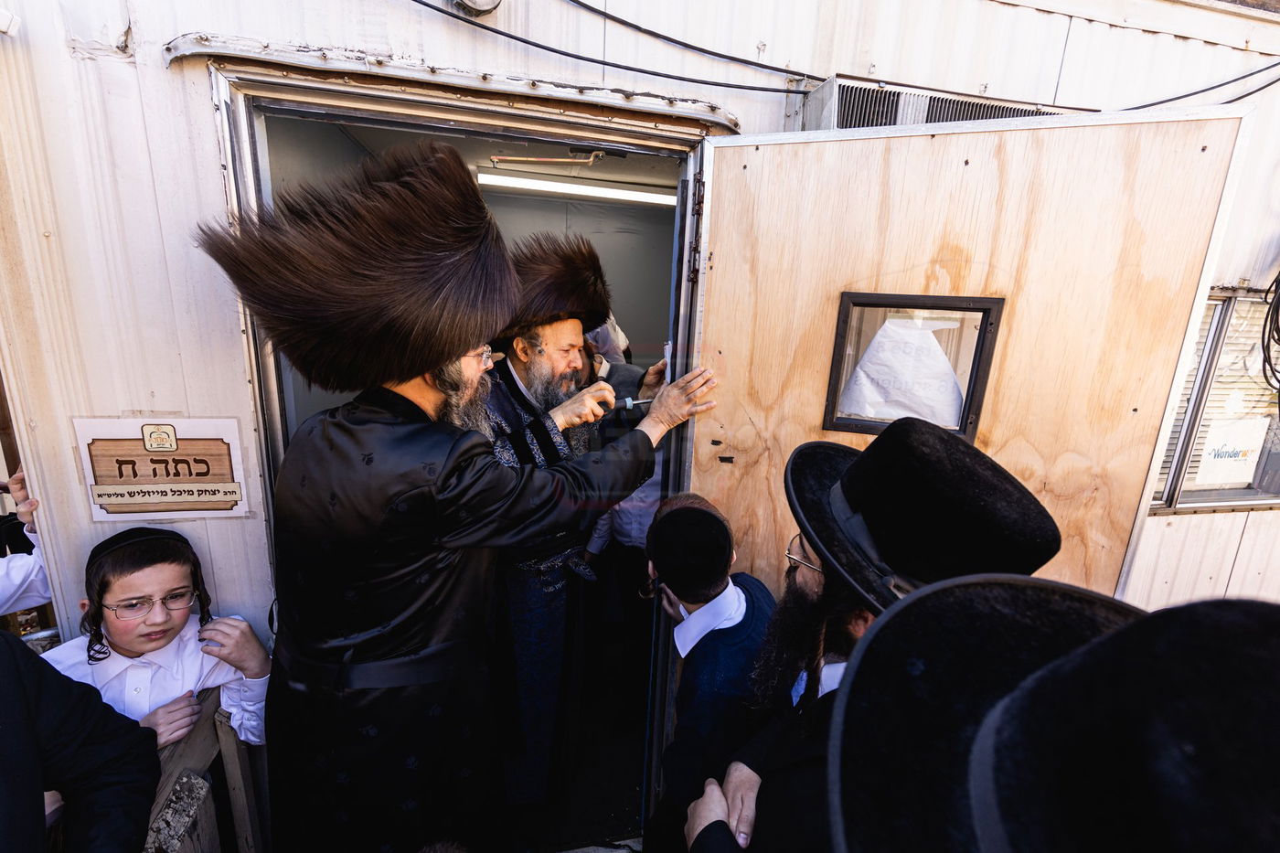 האדמו"ר מבאבוב 45 בביקור בת"ת בעיר יוניאן