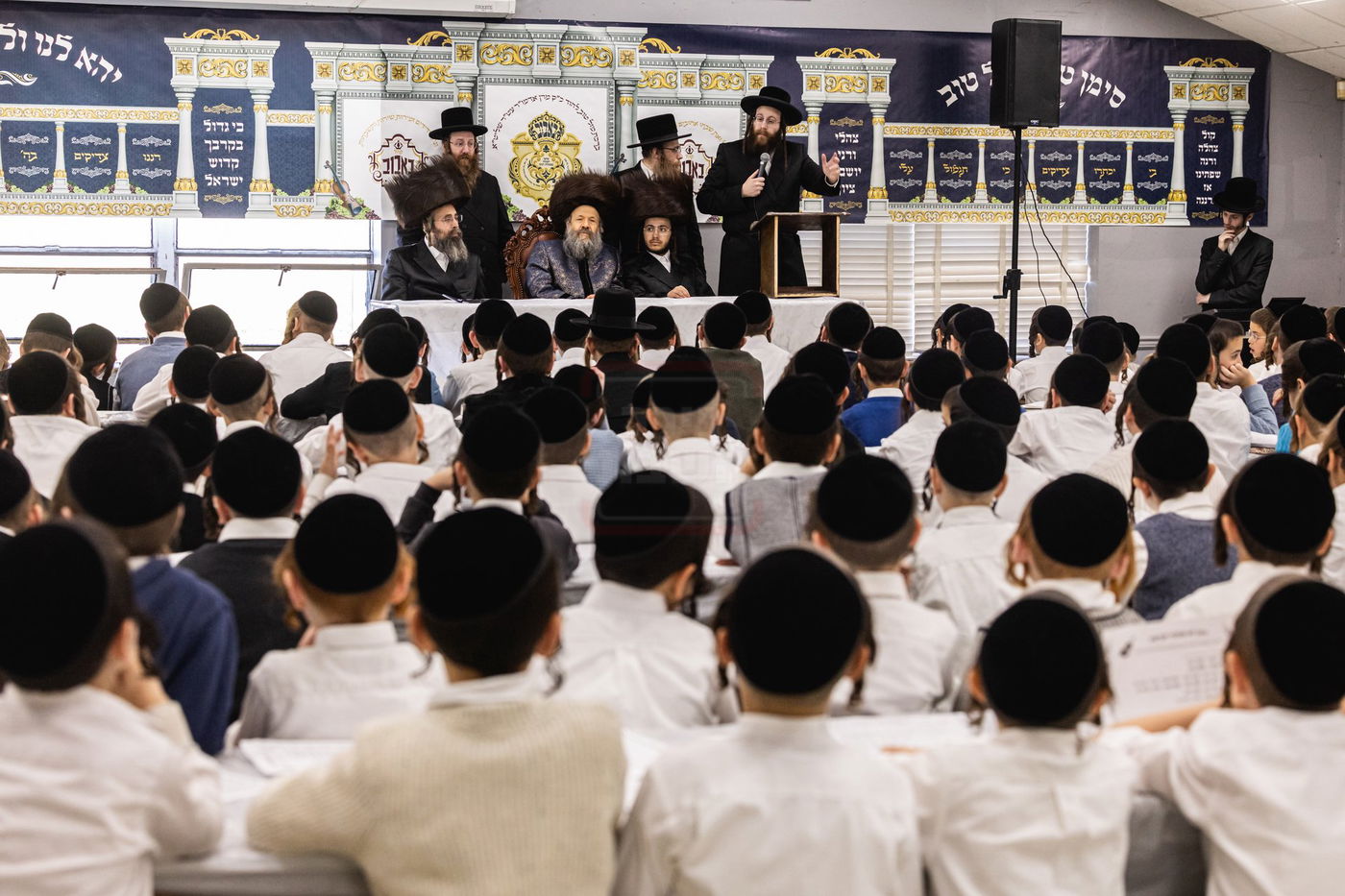 האדמו"ר מבאבוב 45 בביקור בת"ת בעיר יוניאן