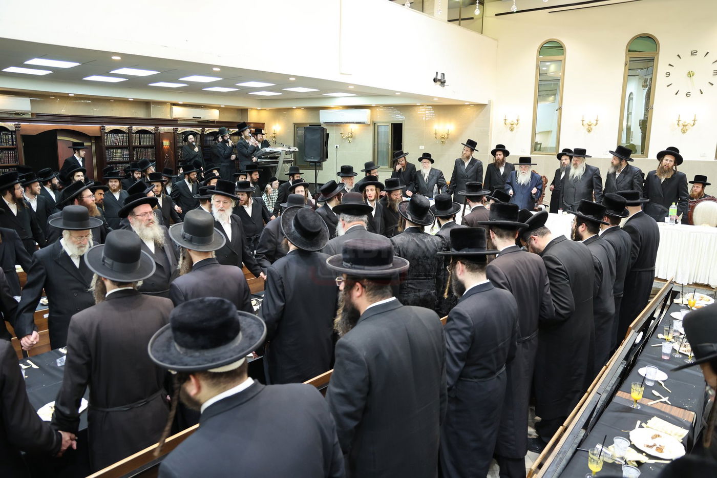 סעודת הודאה בקרעטשניף י-ם