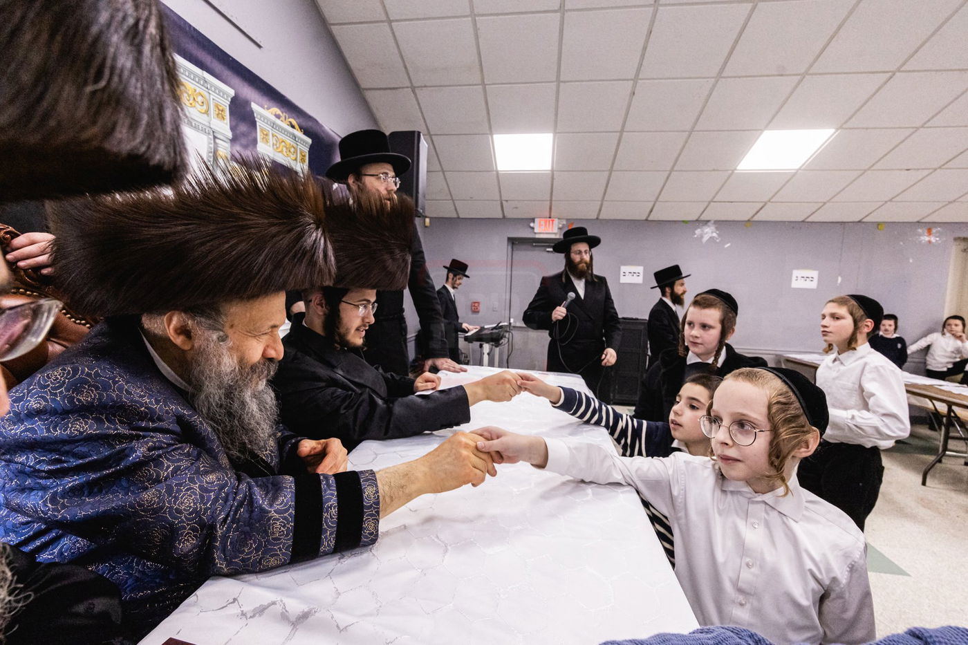 האדמו"ר מבאבוב 45 בביקור בת"ת בעיר יוניאן