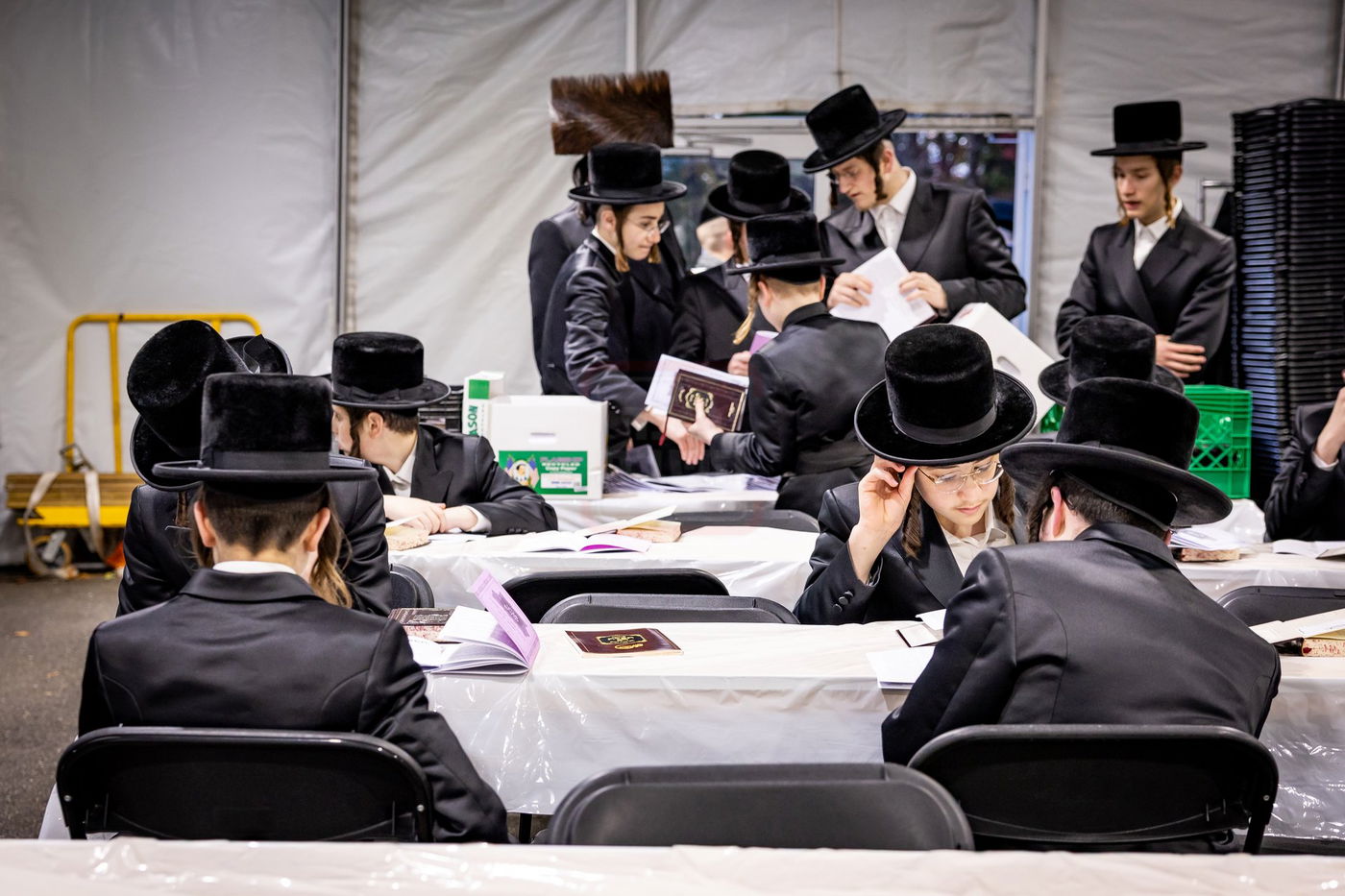 ההכנות לשב"ק בצל האדמו"ר מבאבוב 45 בעיר יוניאן