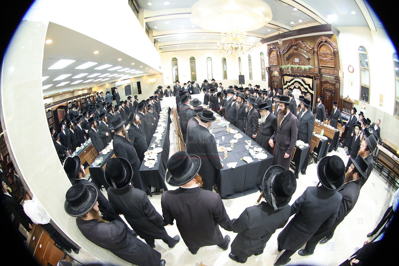 סעודת הודאה בקרעטשניף י-ם