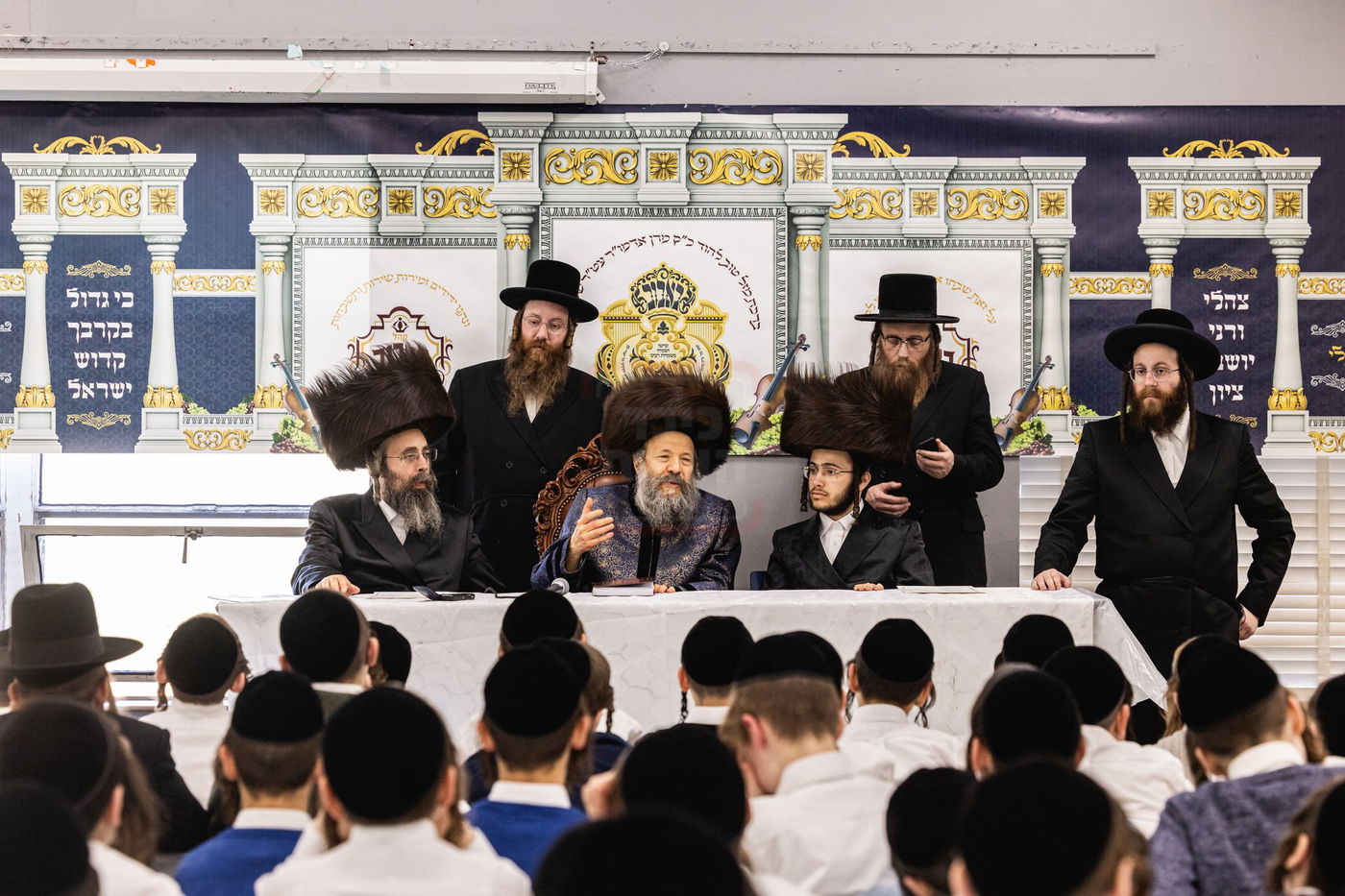 האדמו"ר מבאבוב 45 בביקור בת"ת בעיר יוניאן