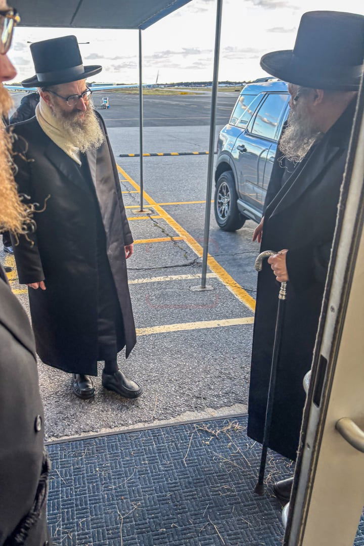 מסע האדמורי"ם מבאבוב 45 וגיסו האדמו"ר מראחמיסטריווקא לשיקאגו 