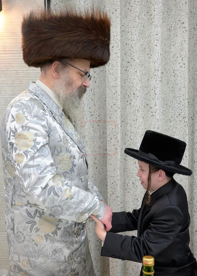 האדמו"ר מויז'ניץ לונדון בשמחה