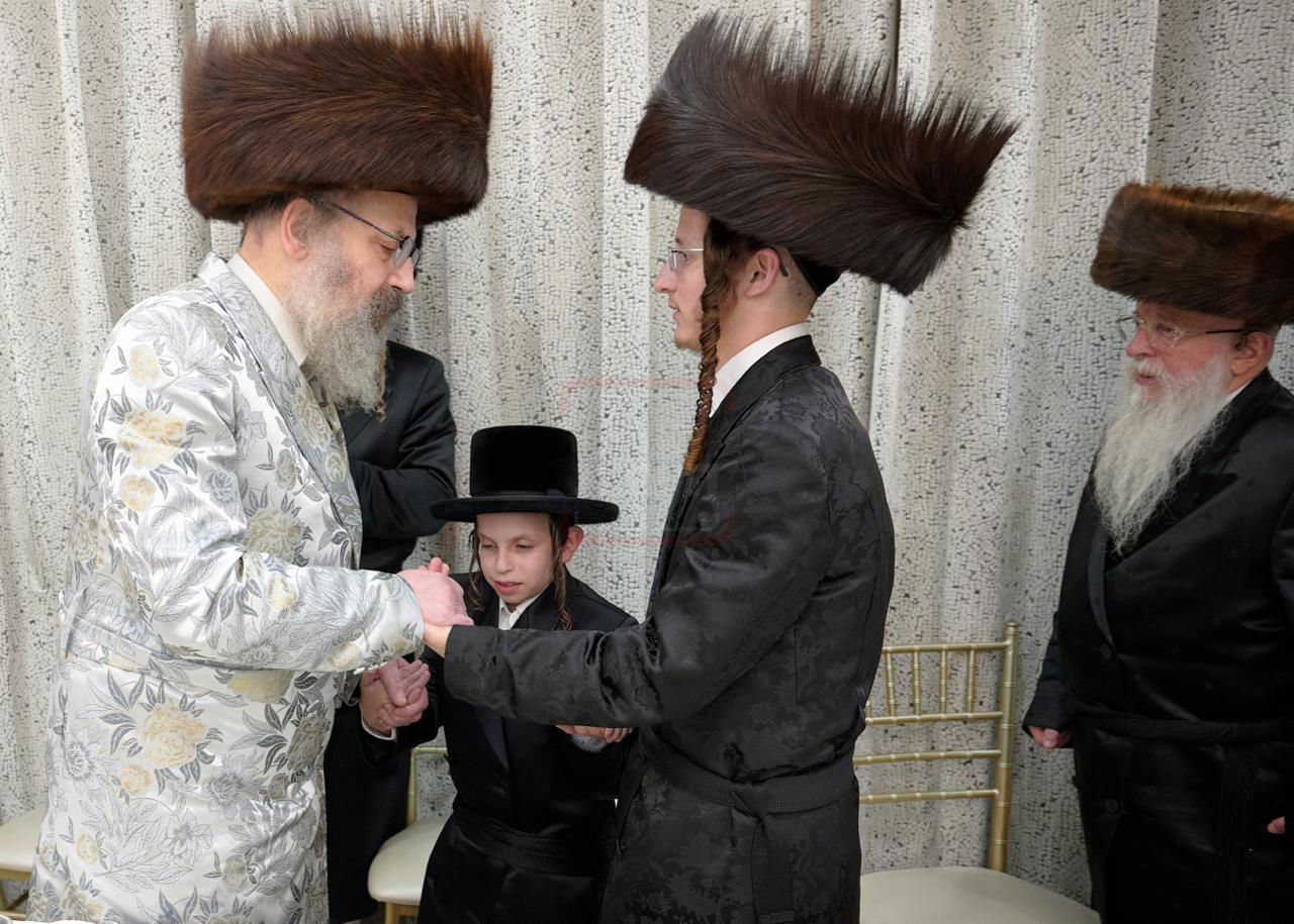 האדמו"ר מויז'ניץ לונדון בשמחה