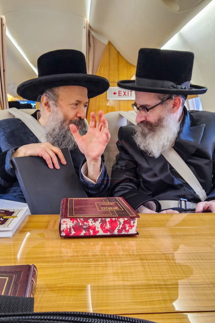 מסע האדמורי"ם מבאבוב 45 וגיסו האדמו"ר מראחמיסטריווקא לשיקאגו 