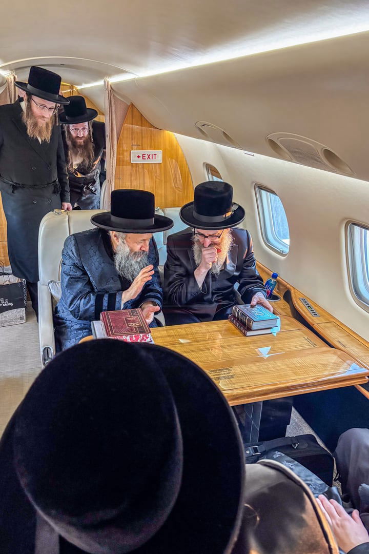 מסע האדמורי"ם מבאבוב 45 וגיסו האדמו"ר מראחמיסטריווקא לשיקאגו 