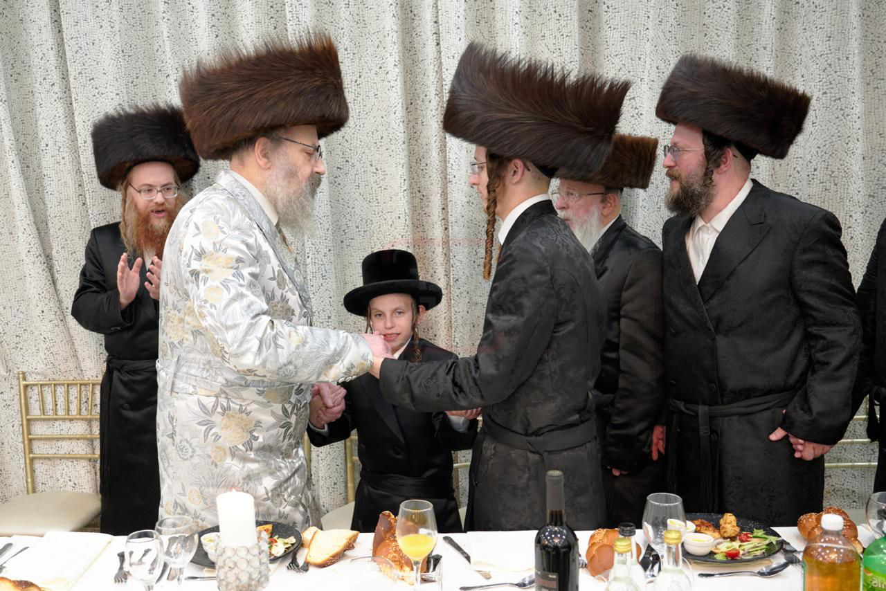 האדמו"ר מויז'ניץ לונדון בשמחה