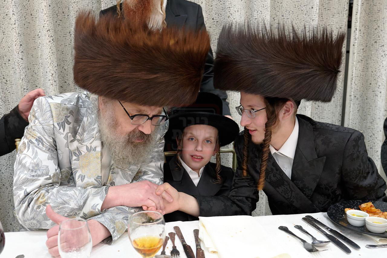 האדמו"ר מויז'ניץ לונדון בשמחה