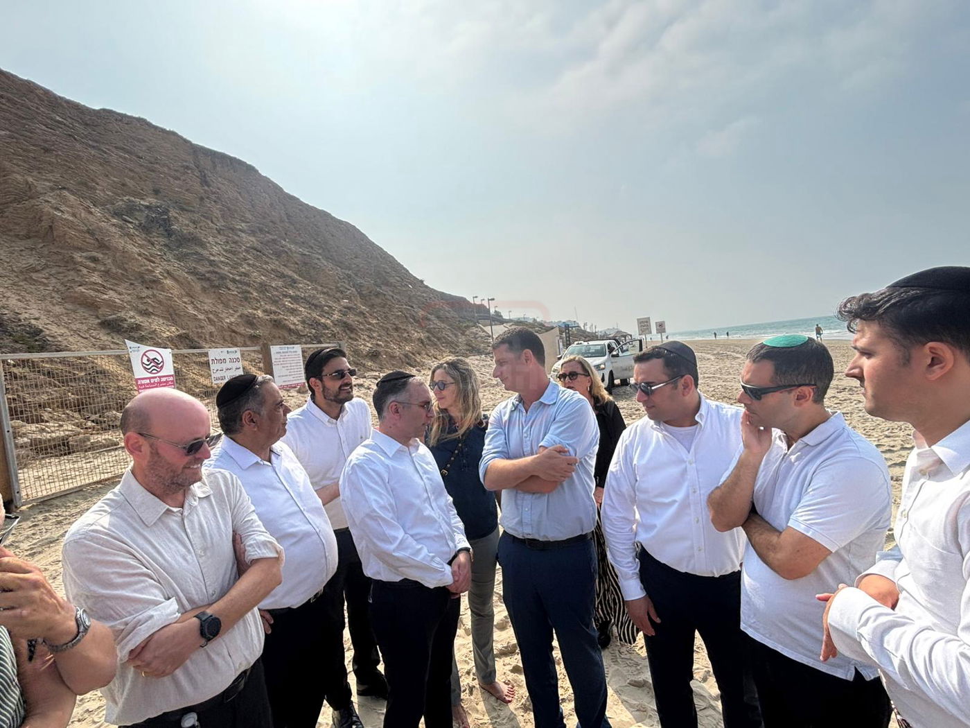 מה חיפשו החוקרים בבית העוזר החרדי? | 'זופניק בכיכר' עם כל התמונות, הנייעס והחשיפות של השבוע