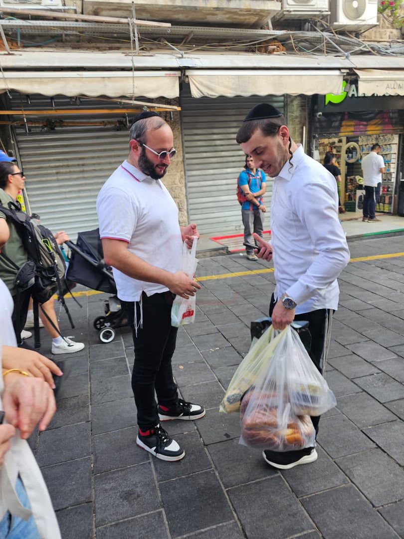 מה חיפשו החוקרים בבית העוזר החרדי? | 'זופניק בכיכר' עם כל התמונות, הנייעס והחשיפות של השבוע